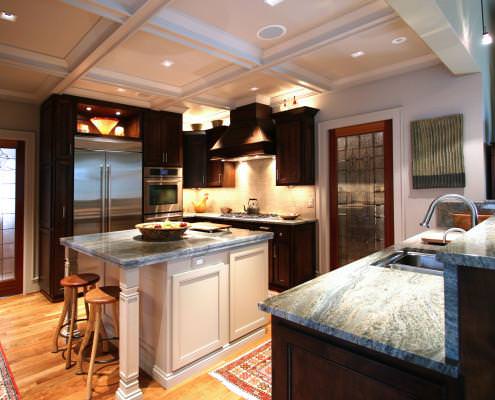 kitchen,small kitchen,two toned cabinets,seating area,simple tile back splash