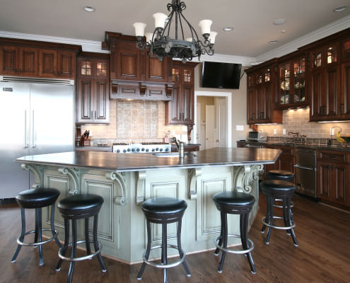 kitchen,island,decorative details,two toned cabinets,traditional,corbels