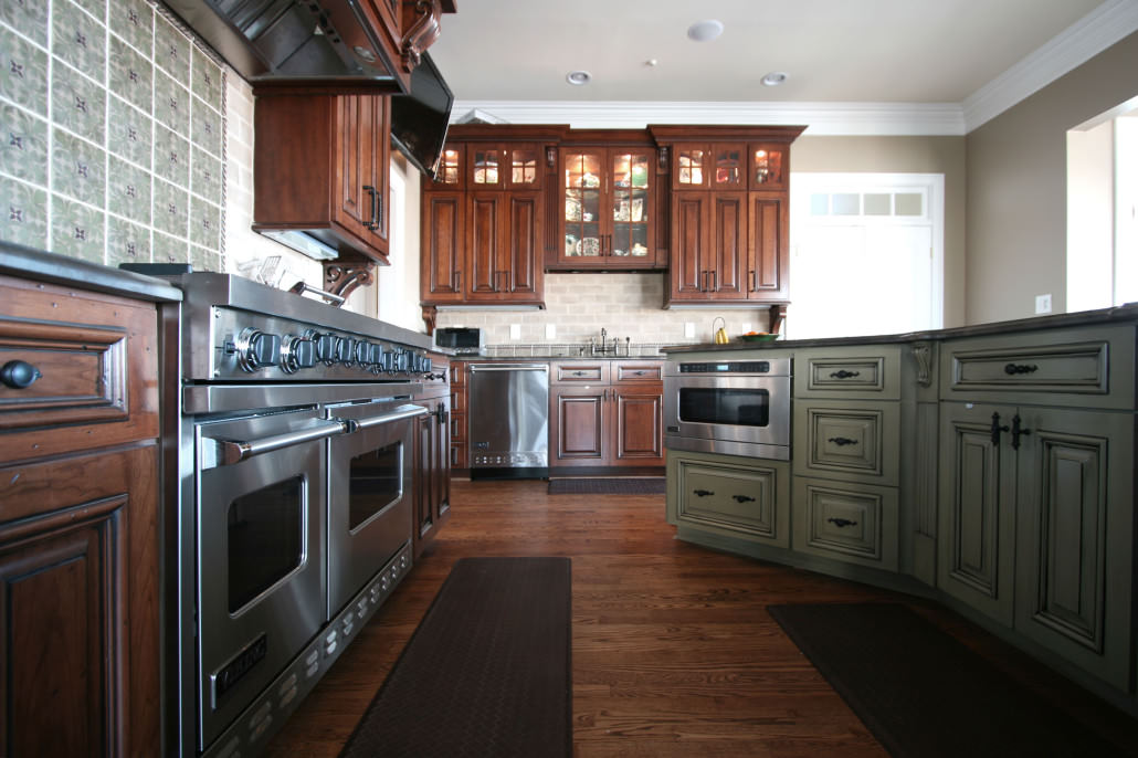 kitchen,island,double oven,paneled hood,decorative details,display cabinets,ideas