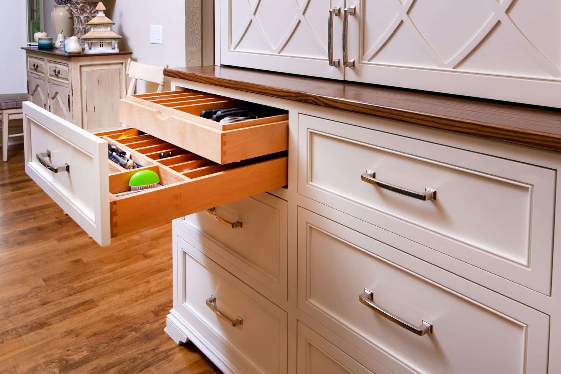 Is No Hardware the New Hardware Trend for Kitchens?