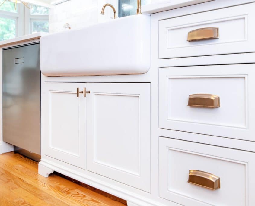 From Knobs to Pulls: 2023 Cabinet Hardware Trends