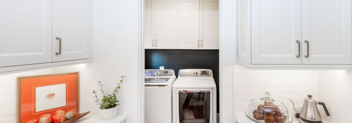 laundry room beside kitchen entryway
