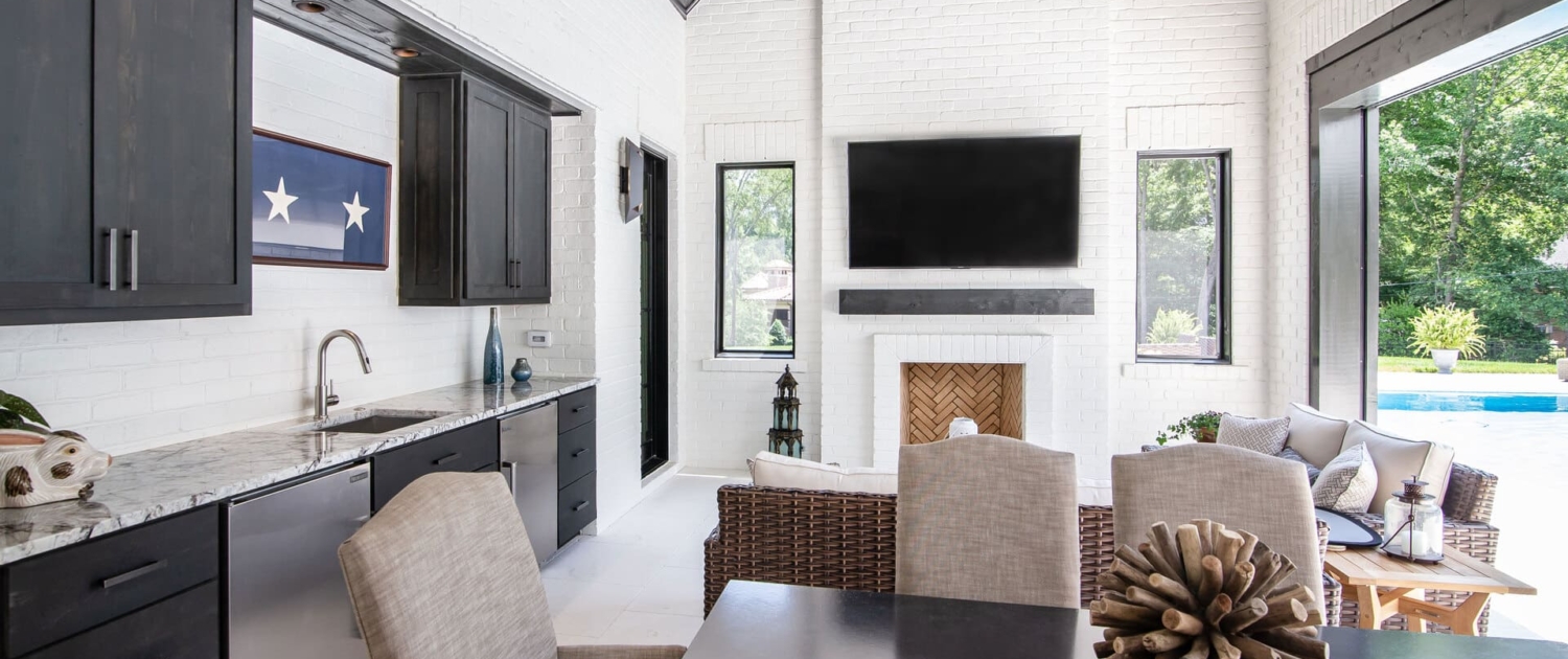 pool house with furtniture