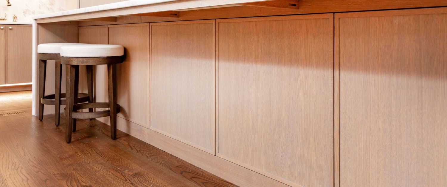 island with barstools