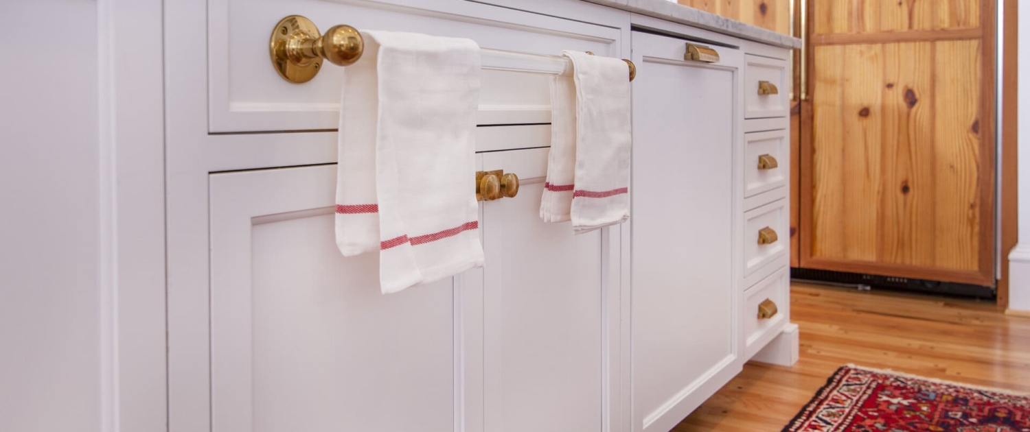 towel drying bar in a kitchen