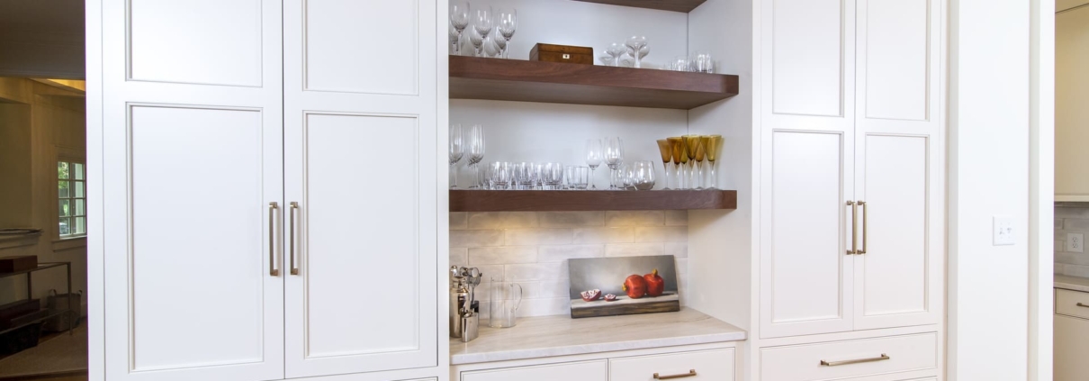 beverage center with lighting