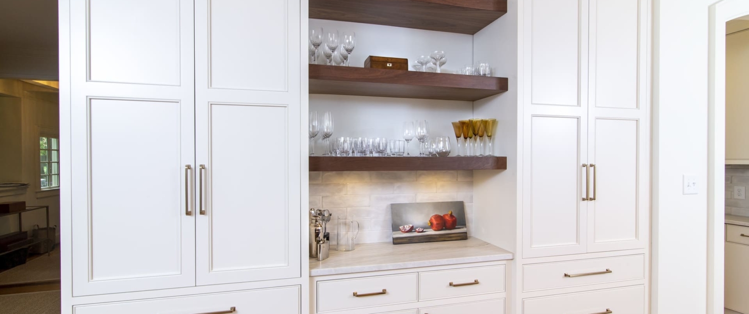 beverage center with lighting