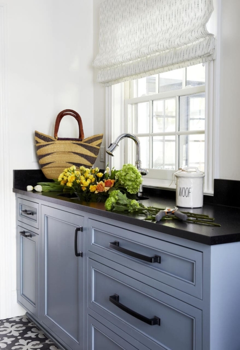 blue mudroom/laundry room with flowers