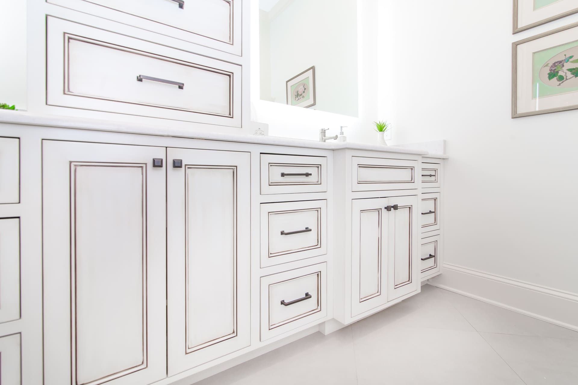 bathroom vanity with mirror lights