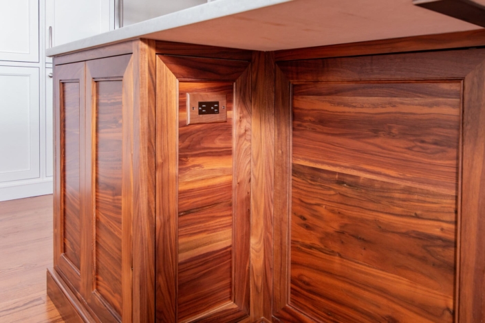 walnut island and outlet