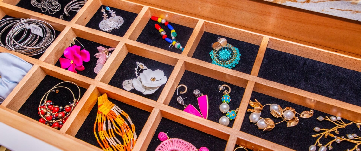 Jewelry holder with earrings